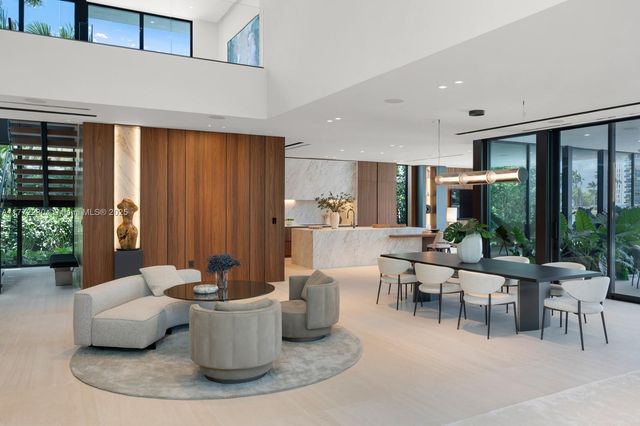 5515 Pine Tree Dr, Miami Beach, FL 33140