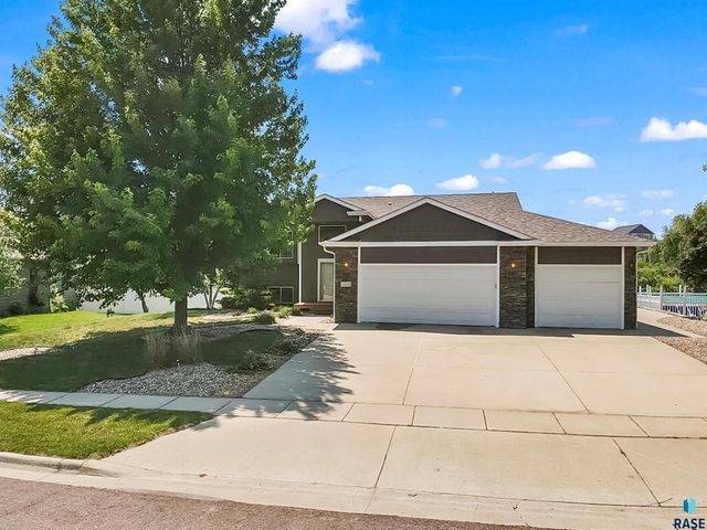 1313 W Creekside Dr Drive, Brandon, SD 57005