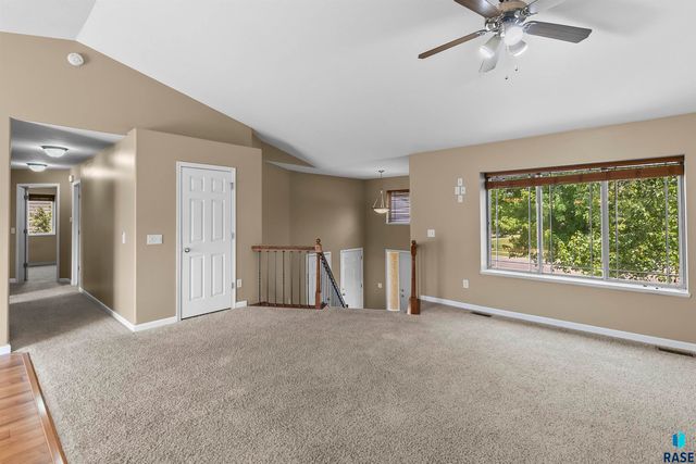 1313 W Creekside Dr Drive, Brandon, SD 57005