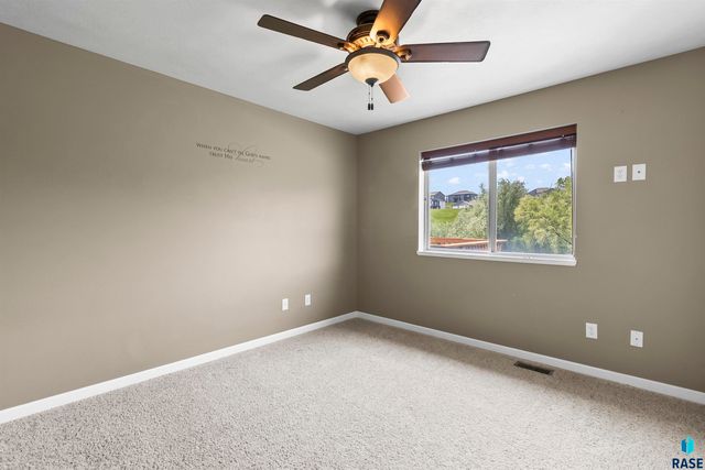 1313 W Creekside Dr Drive, Brandon, SD 57005