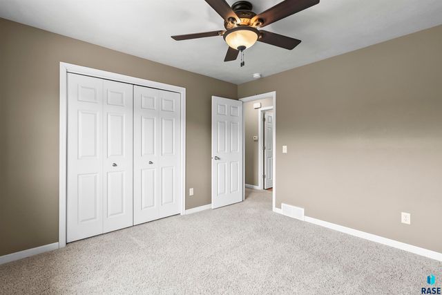 1313 W Creekside Dr Drive, Brandon, SD 57005