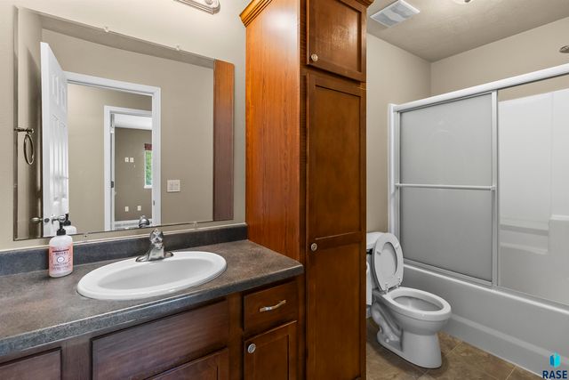 1313 W Creekside Dr Drive, Brandon, SD 57005