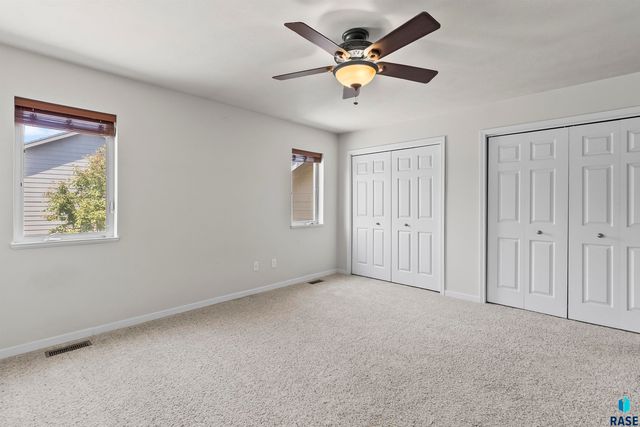 1313 W Creekside Dr Drive, Brandon, SD 57005