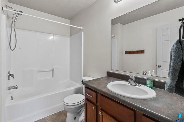 1313 W Creekside Dr Drive, Brandon, SD 57005