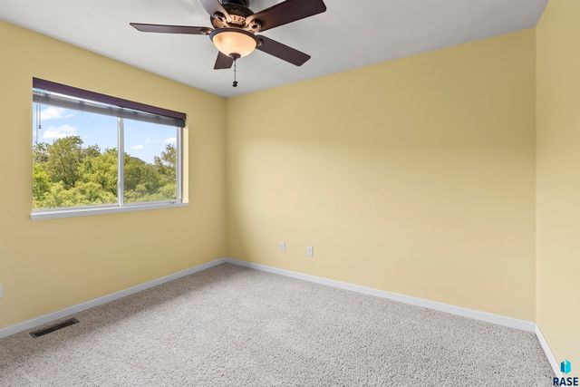 1313 W Creekside Dr Drive, Brandon, SD 57005