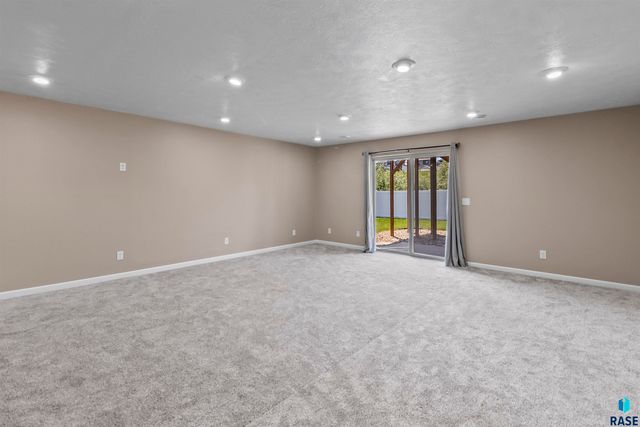 1313 W Creekside Dr Drive, Brandon, SD 57005