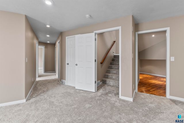 1313 W Creekside Dr Drive, Brandon, SD 57005