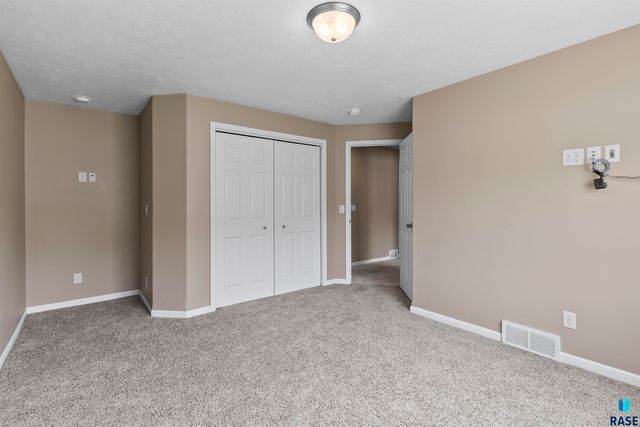 1313 W Creekside Dr Drive, Brandon, SD 57005