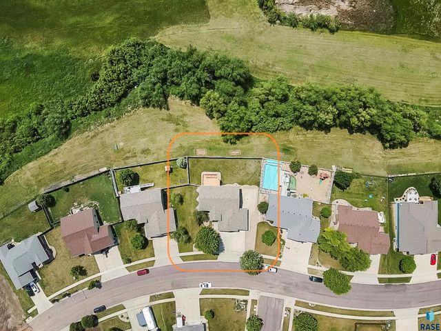 1313 W Creekside Dr Drive, Brandon, SD 57005