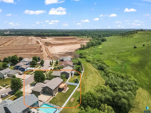 1313 W Creekside Dr Drive, Brandon, SD 57005