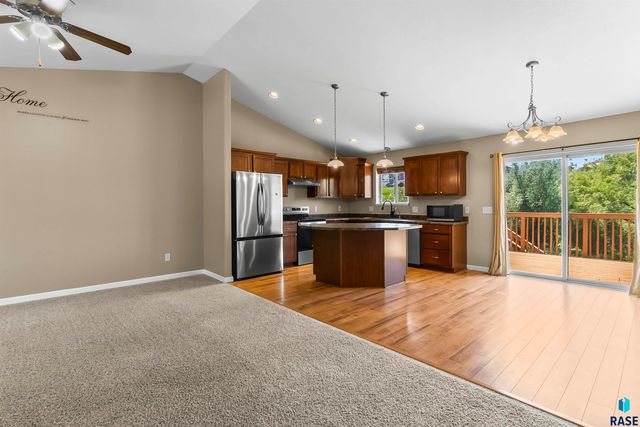 1313 W Creekside Dr Drive, Brandon, SD 57005