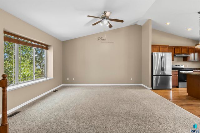 1313 W Creekside Dr Drive, Brandon, SD 57005