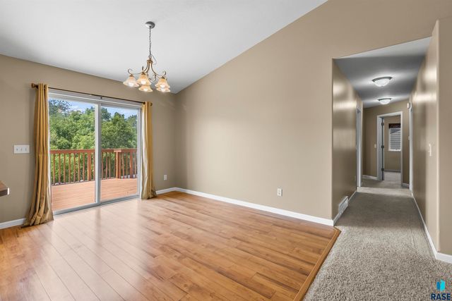 1313 W Creekside Dr Drive, Brandon, SD 57005