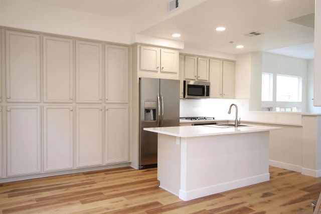 2884 Villas Way, San Diego, CA 92108