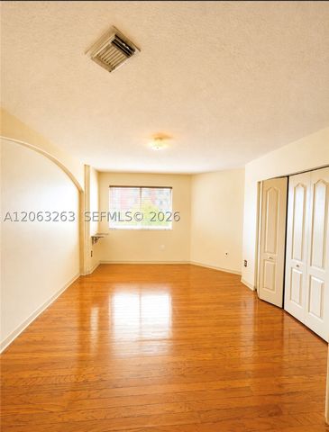 8356 NW 10th St 6D, Miami, FL 33126