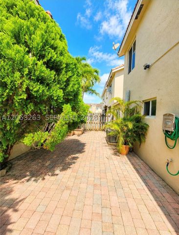 8356 NW 10th St 6D, Miami, FL 33126
