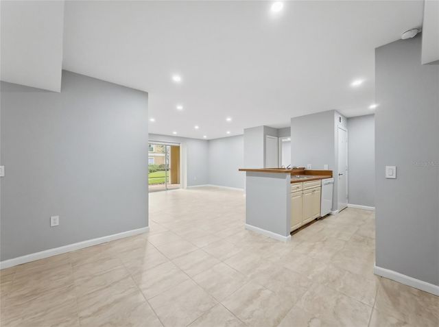 9481 HIGHLAND OAK DRIVE 1502, Tampa, FL 33647