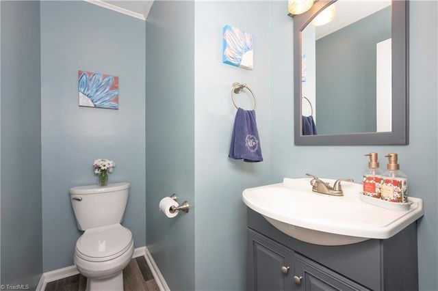 2221 Standing Oak Lane, Pfafftown, NC 27040