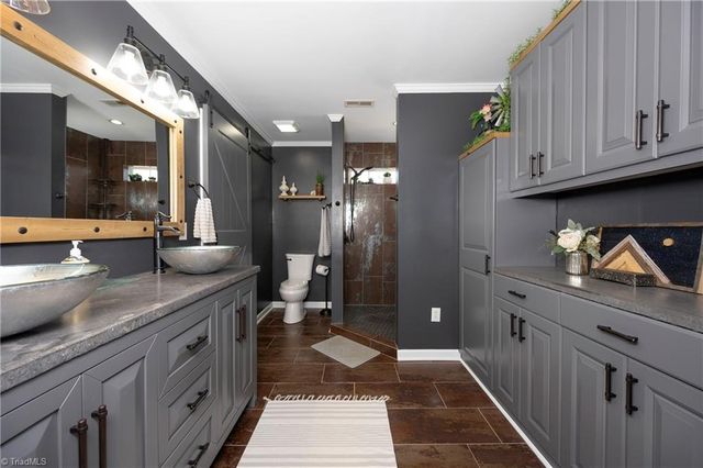 2221 Standing Oak Lane, Pfafftown, NC 27040