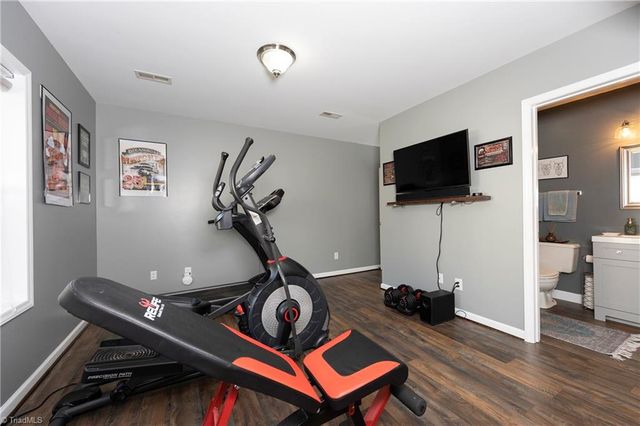 2221 Standing Oak Lane, Pfafftown, NC 27040