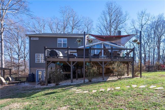 2221 Standing Oak Lane, Pfafftown, NC 27040