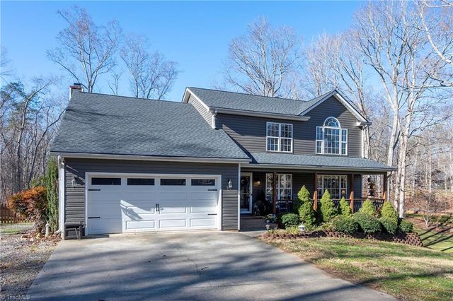 2221 Standing Oak Lane, Pfafftown, NC 27040