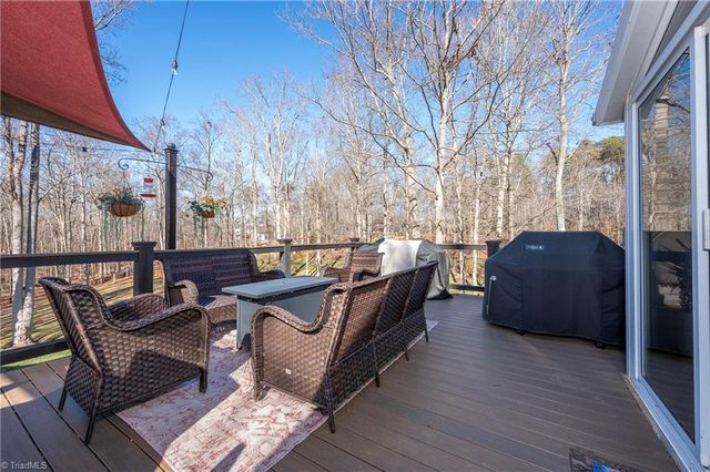 2221 Standing Oak Lane, Pfafftown, NC 27040