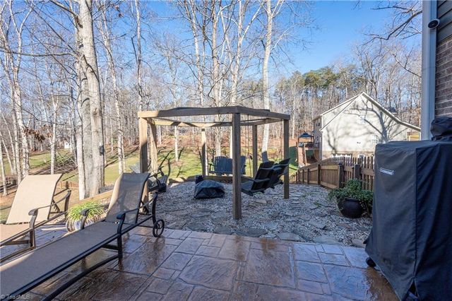 2221 Standing Oak Lane, Pfafftown, NC 27040