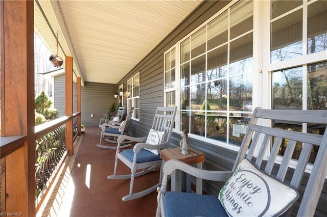 2221 Standing Oak Lane, Pfafftown, NC 27040