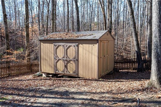 2221 Standing Oak Lane, Pfafftown, NC 27040