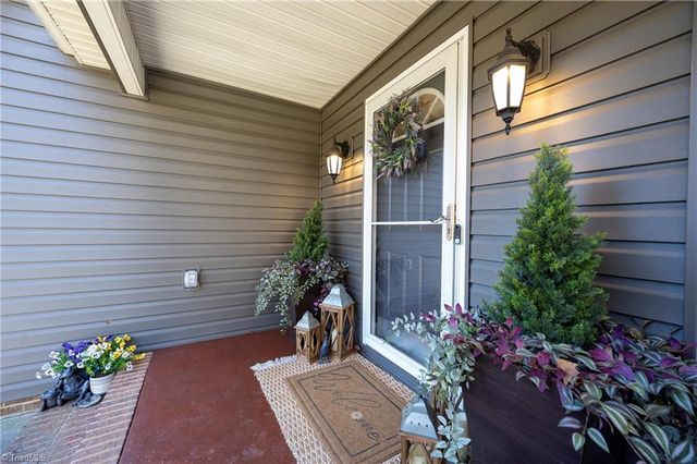 2221 Standing Oak Lane, Pfafftown, NC 27040