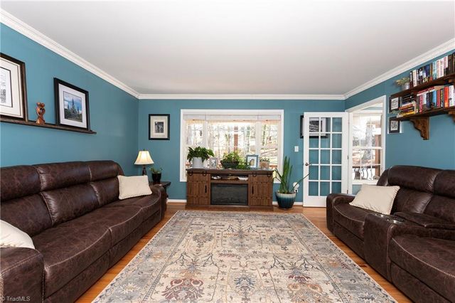 2221 Standing Oak Lane, Pfafftown, NC 27040