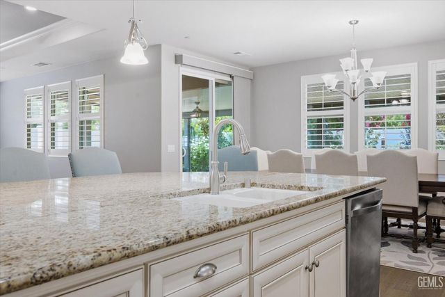 2909 Mandalay Place, Bakersfield, CA 93311