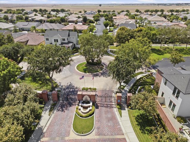 2909 Mandalay Place, Bakersfield, CA 93311