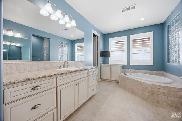 2909 Mandalay Place, Bakersfield, CA 93311