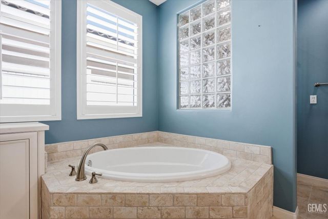 2909 Mandalay Place, Bakersfield, CA 93311