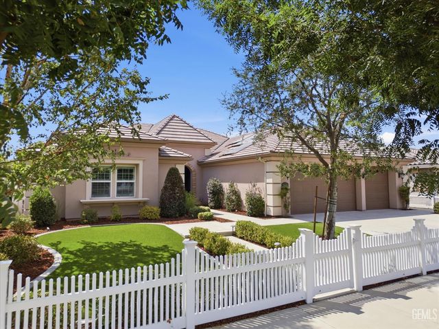 2909 Mandalay Place, Bakersfield, CA 93311