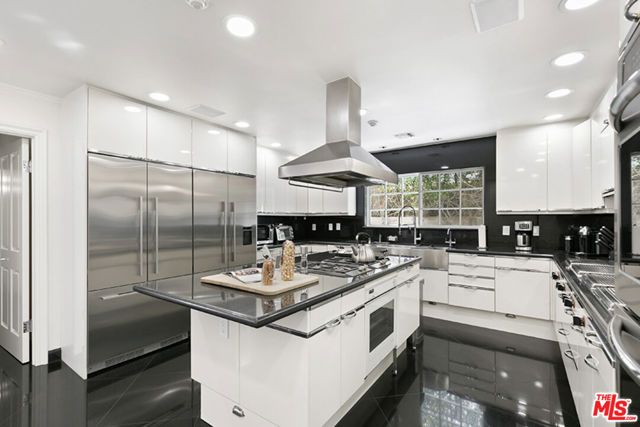 505 EVELYN Place, Beverly Hills, CA 90210