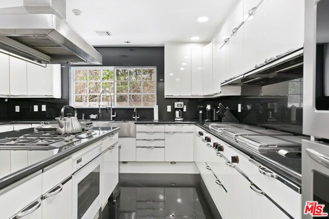 505 EVELYN Place, Beverly Hills, CA 90210