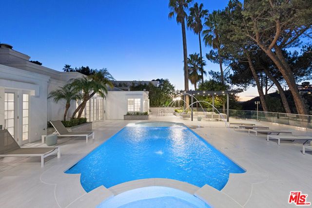 505 EVELYN Place, Beverly Hills, CA 90210