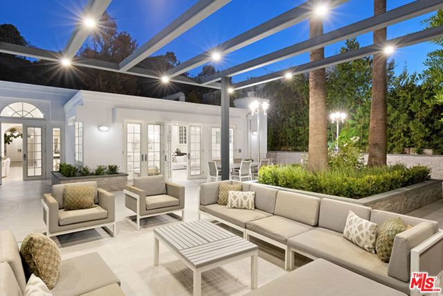 505 EVELYN Place, Beverly Hills, CA 90210