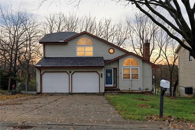 522 Forestglen Lane, Lansing, KS 66043
