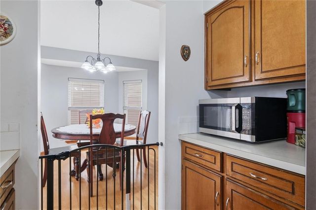 522 Forestglen Lane, Lansing, KS 66043