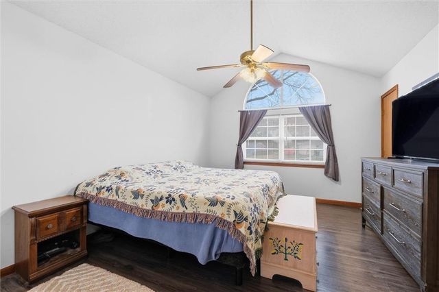 522 Forestglen Lane, Lansing, KS 66043