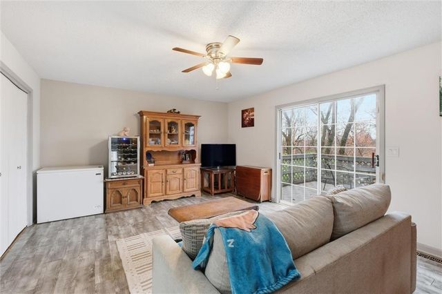 522 Forestglen Lane, Lansing, KS 66043