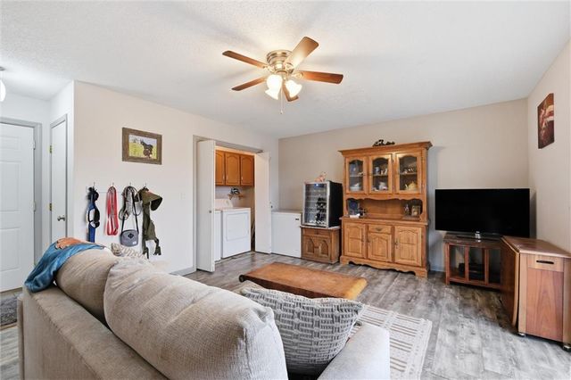 522 Forestglen Lane, Lansing, KS 66043