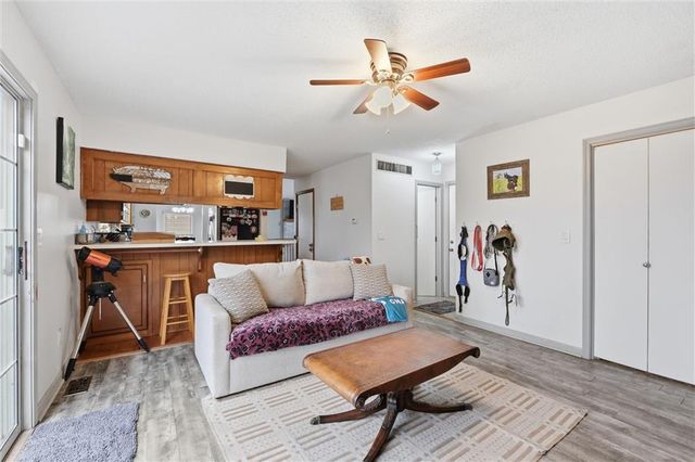 522 Forestglen Lane, Lansing, KS 66043