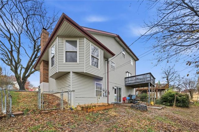 522 Forestglen Lane, Lansing, KS 66043