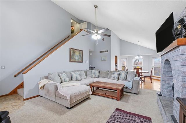 522 Forestglen Lane, Lansing, KS 66043