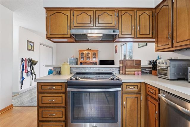 522 Forestglen Lane, Lansing, KS 66043